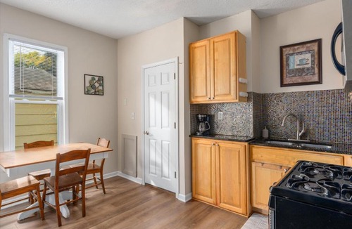 Corcoran Apartment | 2BR Apartment Near Downtown with Workspace - Snapdragon