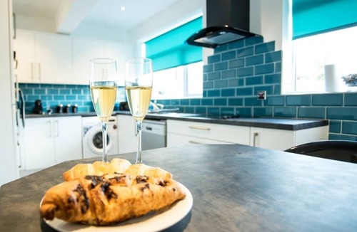 Tamworth House | 3 Bed Town Centre House with Parking in Tamworth
