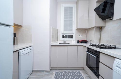 Taksim Apartment | 3-Bedroom, 2-Bathroom with High Ceilings, Spacious Layout and No Stairs