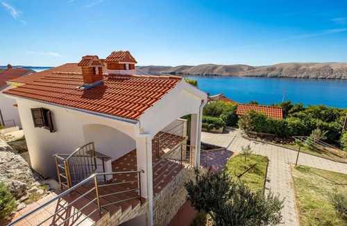 Miskovici Apartment | 3 bedroom accommodation in Miskovici