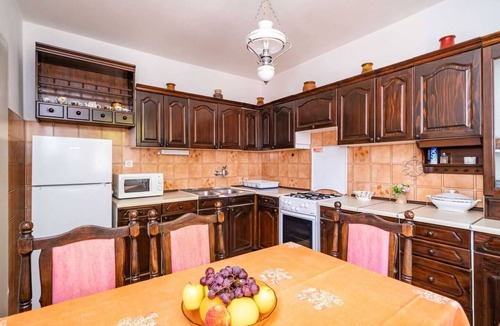 Gornji Kono House | 3-bedroom apartment in charming Dubrovnik with WiFi, AC