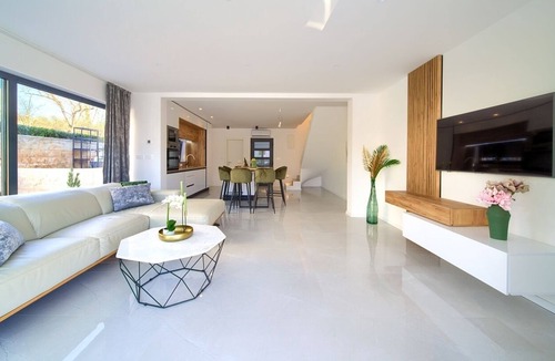 Bogovici Apartment | 3-bedroom apartment in charming Radići with WiFi, AC. Enjoy your stay