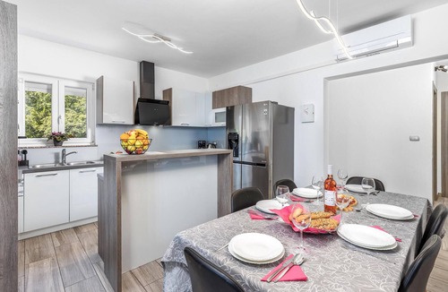 Veprinac Apartment | 3 bedroom awesome apartment in Veprinac
