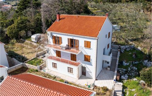 Slano Apartment | 3 Bedroom Beach Front Apartment In Slano