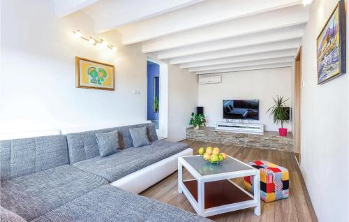 Selce Apartment | 3 Bedroom Beach Front Apartment In Selce
