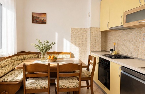 Stomorska Apartment | 3 bedroom beach front apartment in Stomorska