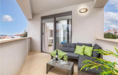 Pjescana Uvala Apartment | 3 Bedroom Cozy Apartment In Pjescana Uvala