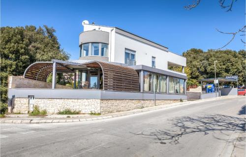 Pjescana Uvala Apartment | 3 Bedroom Cozy Apartment In Pjescana Uvala