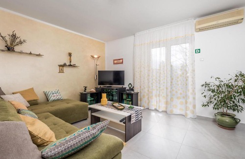 Bezjaki Apartment | 3 Bedroom Cozy Apartment In Viskovo