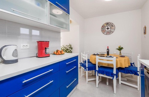 Bezjaki Apartment | 3 Bedroom Cozy Apartment In Viskovo