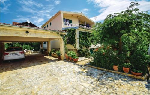 Jadrija Apartment | 3 Bedroom Lovely Apartment In Sibenik