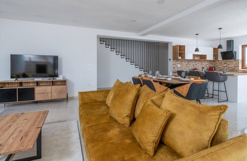 Kavran House | 3 bedroom nice home in Kavran