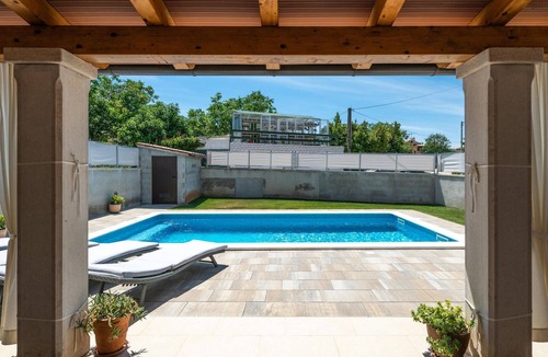 Muntic House | 3 Bedroom Villa in Pula