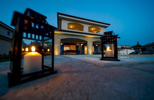Malinska-Dubasnica Villa | 320 m² Villa ∙ 4 bedrooms ∙ 10 guests