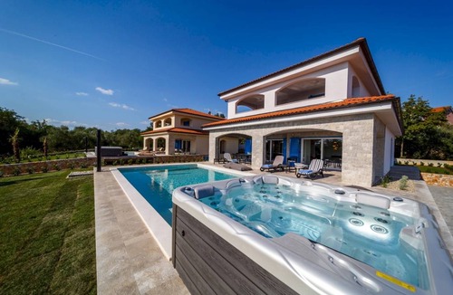 Malinska-Dubasnica Villa | 320 m² Villa ∙ 4 bedrooms ∙ 10 guests