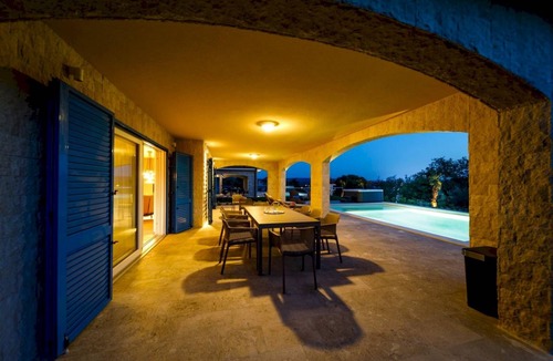 Malinska-Dubasnica Villa | 320 m² Villa ∙ 4 bedrooms ∙ 10 guests