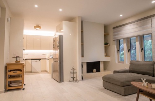 Vouliagmeni Apartment | 3BR Ensuite Luxury Home · Walk to Beach · Parking · Athenian Riviera