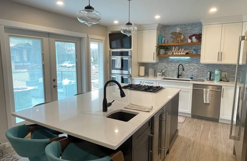 Central Okanagan House | 3BR Modern Kelowna Home w/Pool & Sandy Beach Access