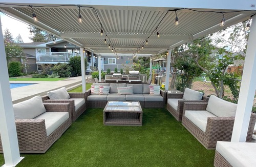Central Okanagan House | 3BR Modern Kelowna Home w/Pool & Sandy Beach Access