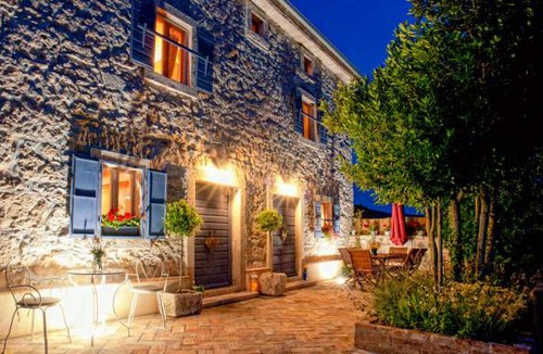 Diminici House | 4 bedroom accommodation in Koromacno