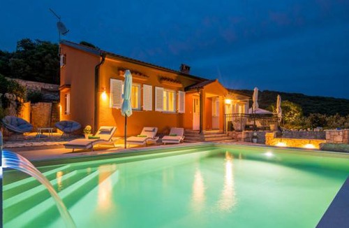 Miholascica House | 4 bedroom accommodation in Miholascica