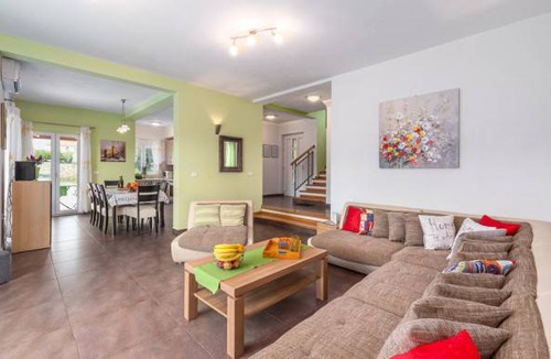 Kunj House | 4 bedroom accommodation in Kunj
