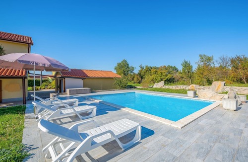 Presika House | 4 bedroom accommodation in Presika