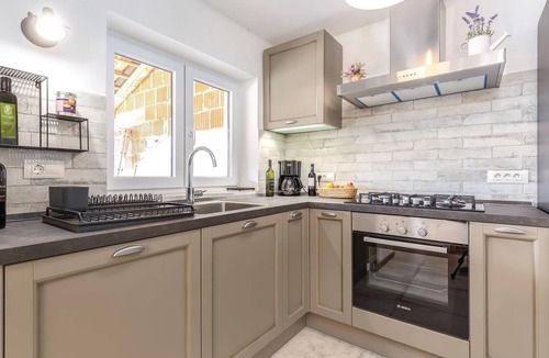 Praputnjak House | 4 bedroom amazing home in Praputnjak