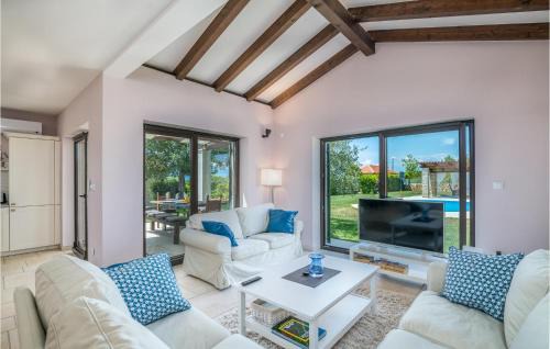 Milohnici House | 4 Bedroom Cozy Home In Linardici