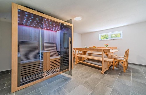 Desinic House | 4 - Bedroom House With Hot Tub & Sauna - Happy Rentals