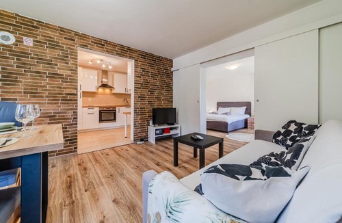 Desinic House | 4 - Bedroom House With Hot Tub & Sauna - Happy Rentals