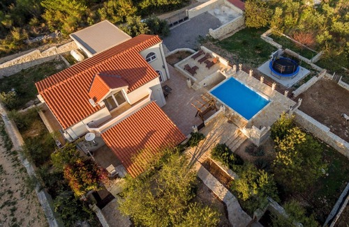 Rudine Villa | 4-bedroom villa with swimming pool, set in nature. Relax and unwind