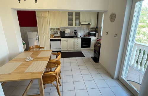 Mundanije Apartment | 4* Luxury FEWO apartment Villa Ivo with WLAN & air conditioning, 3 x double room + 3 x bathroom + whz.