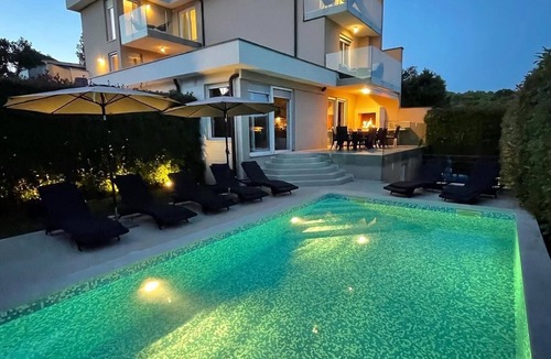 Peruski Villa | * 4 star Villa Mima pool sea view air conditioning 5 bedrooms 6 bathrooms *