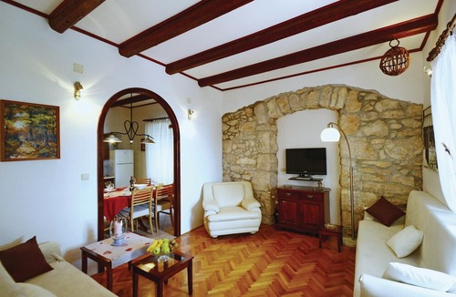Crni House | 5 bedroom accommodation in Labin