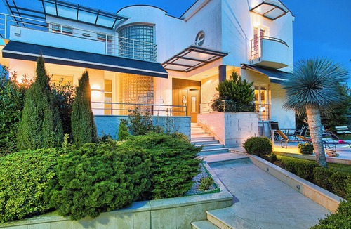 Pjescana Uvala Villa | 5Bed Villa-Sleeps 10- Pool, Parking, Near the Sea
