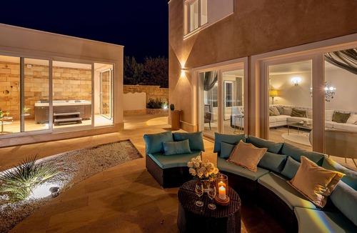 Praznica Villa | 5BR Inland villa Senses with pool and spa in authentic village with great food