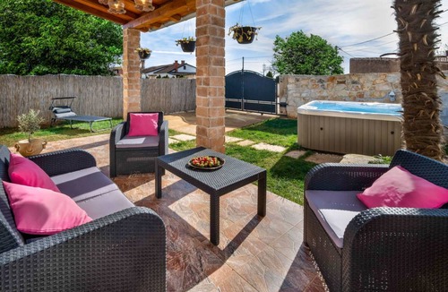 Loborika Other | 70 m² Accommodation ∙ 2 bedrooms ∙ 5 guests