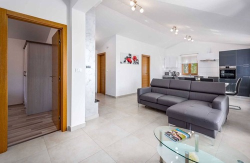 Lindar Villa | A charming poolside villa in Pazin