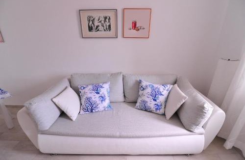 Cove Tri Zala (Zrnovo) Apartment | A - luxury apt in center just 5min from beach