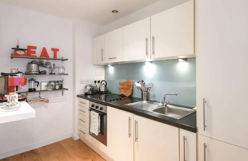 Hoxton Apartment | A stylish & bright, newly renovated one-bed Shoreditch apartment.