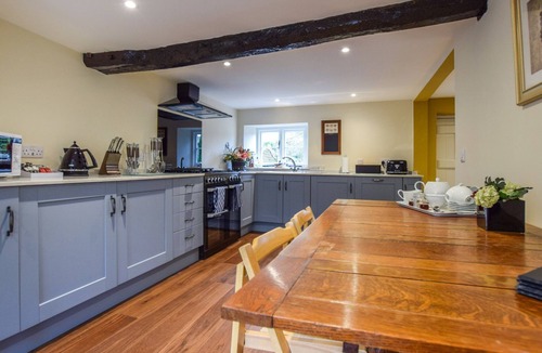 Winchcombe Cottage | A sudeley castle cottage that sleeps 8 guests in 4 bedrooms