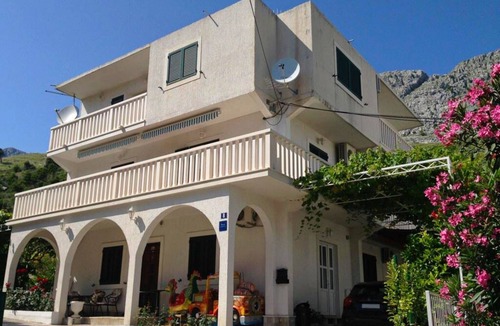 Omis Apartment | A1 - apt w patio, just 3 min walking to the beach