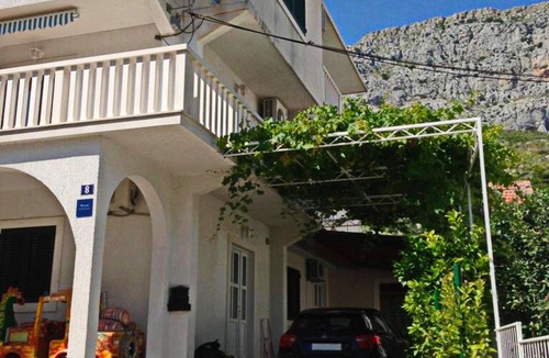 Omis Apartment | A2 - apt w patio, just 3 min walking to the beach