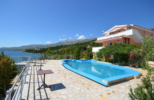 Starigrad Apartment | Adria Paradies by Marinko 2-room apartment no. 3 directly by the sea & beach