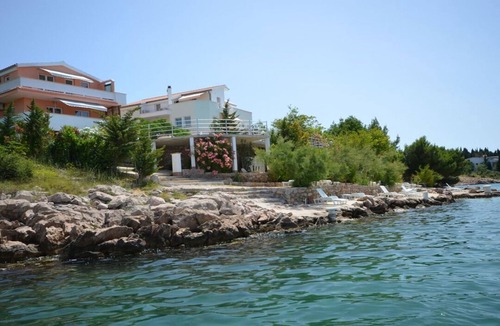 Starigrad Apartment | Adria Paradies by Marinko 2-room apartment no. 3 directly by the sea & beach