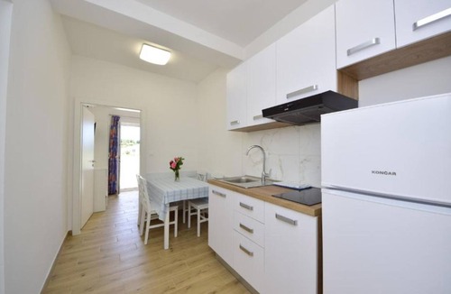 Cove Tri Zala (Zrnovo) House | Adriatic Guesthouse Balota With Shared Pool