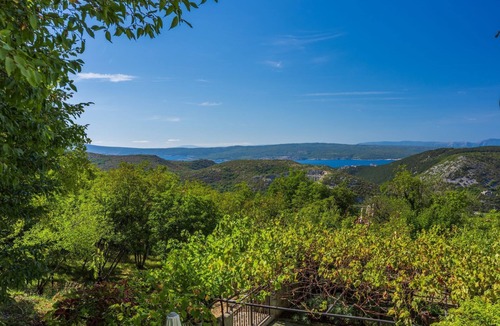Grizane Apartment | Affordable studio flat with private barbecue, private car park not far from the sea