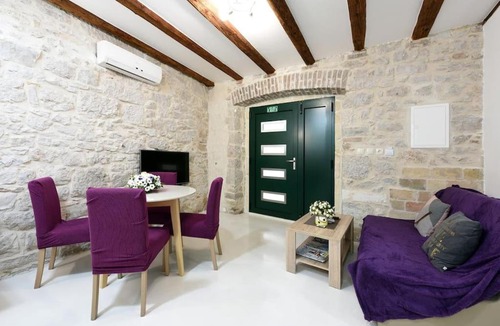 Plisac Apartment | Alice in Wonderland