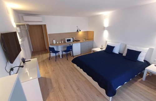 Veli Losinj Apartment | Amaryllis family residence